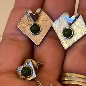 Vintage silver tone green stone USA Cufflinks & tie tack